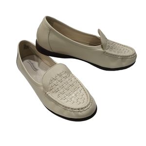 EUC Mushrooms women's woven leather top comfy soft slip on flats, tan, 8.5W